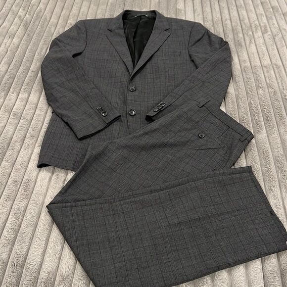 Hugo Boss Other - Hugo Boss Suit 
